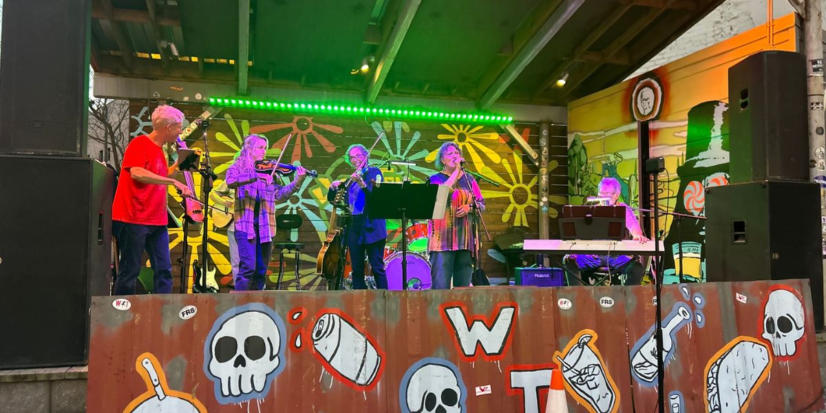 Live Music: Cross Eyed Betty